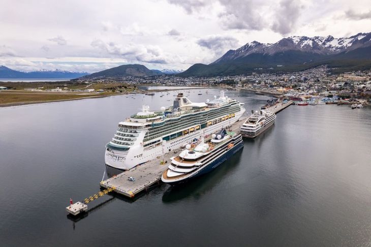 El puerto de Ushuaia espera más de 500 recaladas en la temporada de verano. El puerto de Ushuaia espera más de 500 recaladas en la temporada de verano.