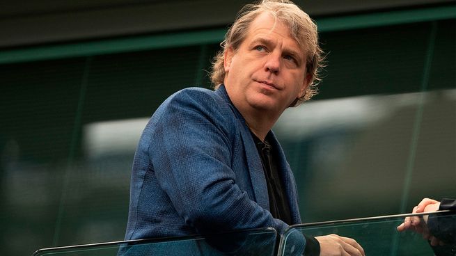 El norteamericano invierte millones de dólares para generar ganancias con los derechos de transmisión.