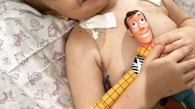 Nachito debe viajar al Hospital San Juan de Dios de Barcelona para curarse de cáncer