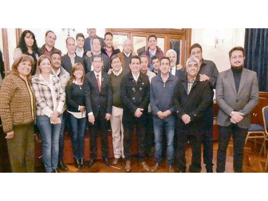 respaldo. Casas, durante su encuentro ayer con los diputados provinciales del Bloque Justicialista.