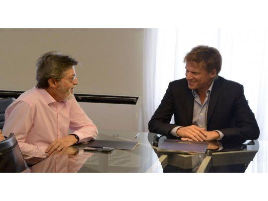 Equipos técnicos de AFIP y ARBA se reunieron en La Plata. El encuentro de trabajo estuvo encabezado por Alberto Abad y Gastón Fossati, responsables de ambos organismos. Fue la primera visita de un titular de AFIP a la sede de la Agencia de Recaudación de la provincia de Buenos Aires.