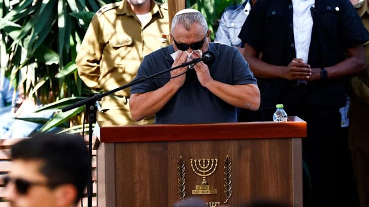 Su hijo murió en diciembre de 2023 durante una misión militar en Gaza, mientras participaba en una operación para recuperar los restos de dos rehenes israelíes.