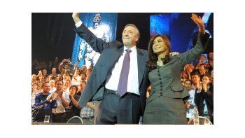 ámbito.com | Cristina, acompañada por su esposo Néstor Kirchner, en su primera aparición pública luego de la angioplastía del último fin de semana.