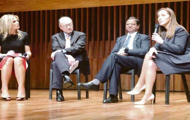 ámbito.com | Damas. María Eugenia Vidal junto a la reina de Holanda, Máxima Zorreguieta, compartieron ayer un panel en el marco de la cumbre sobre el rol de las mujeres en las finanzas y la economía.1.jpg
