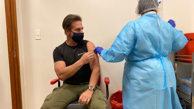 Lacalle Pou recibió su tercera dosis contra el Covid-19.