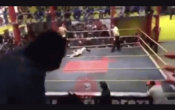 conmocion en mexico: luchador muere en el ring de un paro cardiaco
