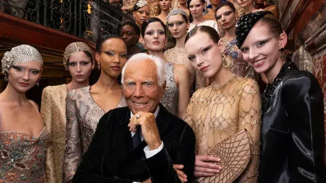 El imperio Armani saldrá a la venta.