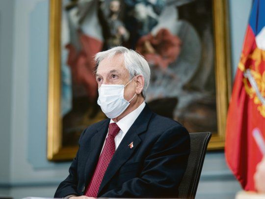 HORAS BAJAS. Sebastián Piñera, presidente de Chile, atraviesa una caída de sus niveles de aprobación debido al mal manejo de la pandemia y su falta de respuesta a reclamos sociales.