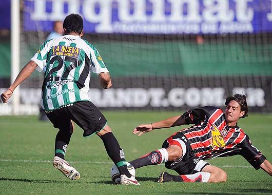 Chacarita ganó, superó a Gimnasia y logró salir del descenso directo.