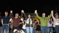 Gina Grazziano junto a Martín Llaryora y Juan Schiaretti.&nbsp;
