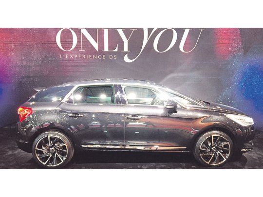 La marca premium no tiene un stand convencional. En lugar de la típica exhibición de autos, propone un recorrido donde apunta a mostrar su nueva estrategia de personalización y servicios. Bajo el lema “Only you”, con la  guía de directivos, muestra la forma en que se individualizan los pedidos, con posterior confección artesanal, y los nuevos servicios añadidos.