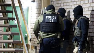 Opositores a Giorgia Meloni advirtieron que su silencio proporcionaría más evidencia de cobardía y servilismo hacia Donald Trump. Opositores a Giorgia Meloni advirtieron que su silencio proporcionaría más evidencia de cobardía y servilismo hacia Donald Trump.