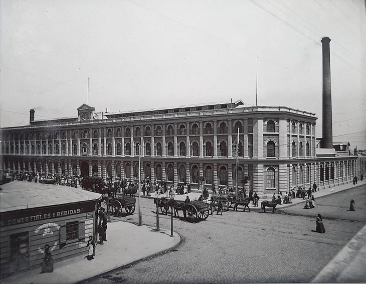Fotografía histórica del complejo fabril de Alpargatas, con su arquitectura de fines del siglo XIX y su impronta industrial Fotografía histórica del complejo fabril de Alpargatas, con su arquitectura de fines del siglo XIX y su impronta industrial