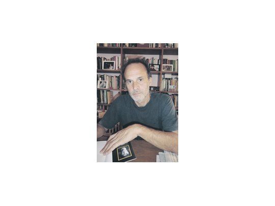 Hamilton: «A Stieg Larsson no se lo conocía cuando yo empecé con mi primera novela ‘Cercano Oeste’. Mis referencias son los clásicos de la novela negra, Hammett, Chandler, Cain. El más cercano hoy es el sueco Mankell».