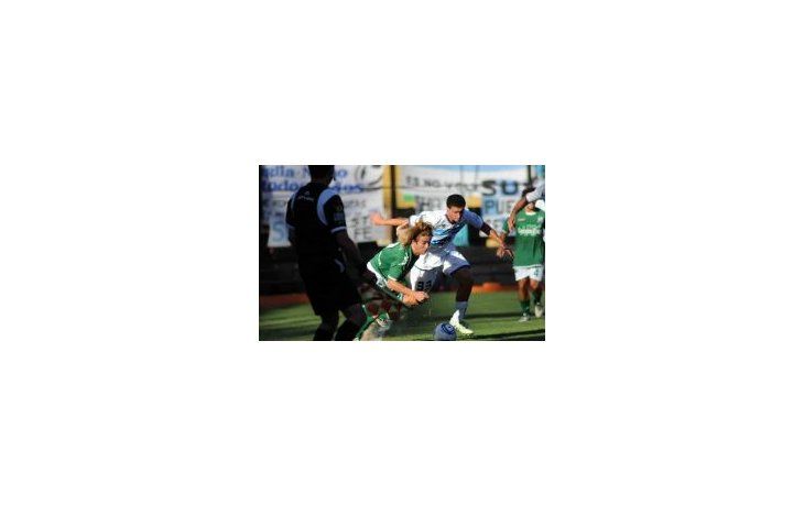 Parejo. En los 90´ Atlético de Rafaela y Ferro no se sacaron ventajas. Los santafesinos terminaron venciendo por la vía de los penales.