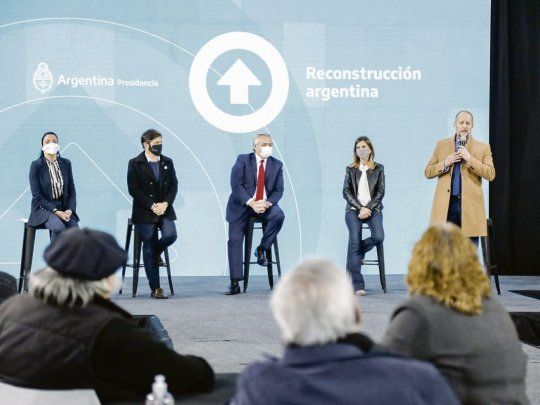 Campaña. Alberto se mostró ayer en Lomas de Zamora con Insaurralde, un semana después de que el intendente recibiera a Cristina en su distrito. Cafiero, cada vez más lejos de la boleta, empoderó a Katopodis.&nbsp;&nbsp;