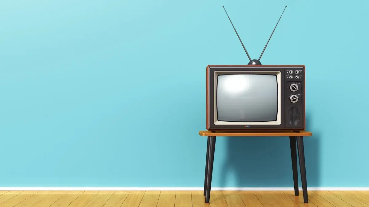 Do you have a TV that you don’t use anymore? Recycle it and turn an original object for your home