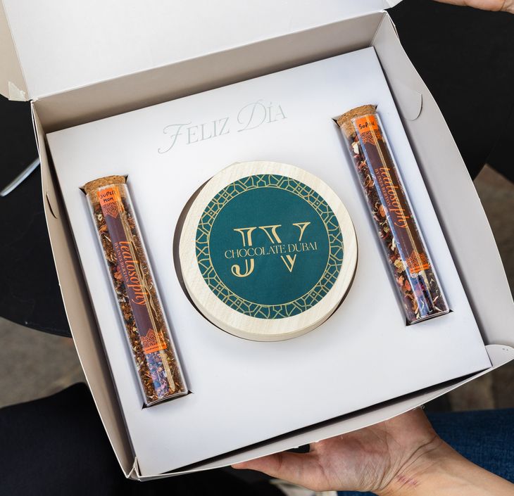 Dirección: Chateau Portal, Pasaje del Ciudadano 45, local 5, Nordelta; Peña 2326, Recoleta; Avenida Federico Lacroze 1835, Belgrano; Pablo Iglesias 12, Alicante, España.  