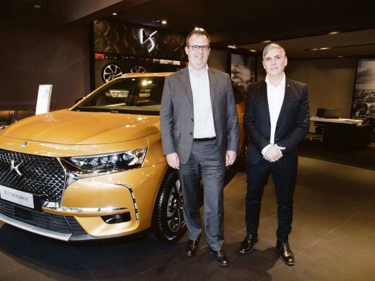 Conducción. Yves Bonnefont, junto al nuevo director de DS Argentina, Gonzalo Cassina.