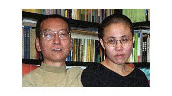 Liu Xiaobo y su mujer, Liu Xia continúan bajo arresto