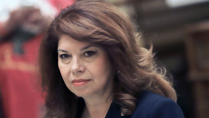 La vicepresidenta Iliana Yotova, exeurodiputada socialista, asumirá la presidencia de manera interina.