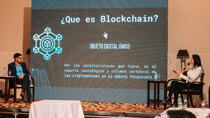 Durante el evento se destacó la presentación de Valeria Frías hablando de criptomonedas y la digitalizacion a nivel mundial de las monedas CBDC emitidas por Bancos Centrales.