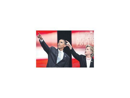 Los senadoresBarack Obamay HillaryClinton,principalescartas demócrataspara laspróximaspresidenciales.Ambos prometieronsólouniones civilespara loshomosexualesen caso dellegar al poder.