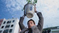 La película esta protagonizada por Lee Byung-hun.