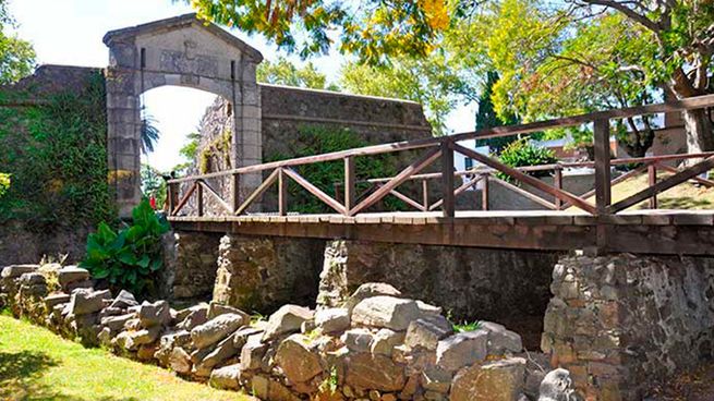 Las puertas de la localidad son uno de los principales puntos de su turismo.