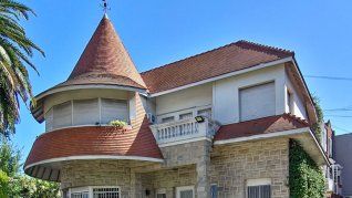 Una casa de estilo singular, en Nogoyá y casi Avenida General Paz, en Versalles Una casa de estilo singular, en Nogoyá y casi Avenida General Paz, en Versalles