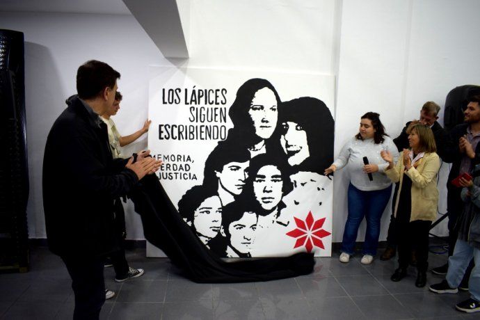 Emilce Moler durante la presentación de un mural en la ciudad de La Plata.