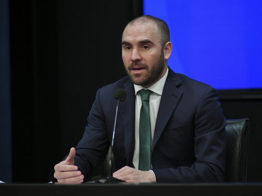Clave. Martín Guzmán hizo el anuncio en conferencia de prensa. Se apuntará a una reestructuración más permanente con el Club de París, dijo, mientras siguen las negociaciones con el FMI.