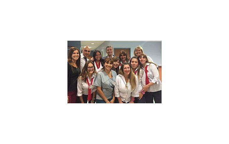Mauricio Macri se fotografió con los empleados de la Fundación Favaloro y la publicó en su cuenta de Twitter.