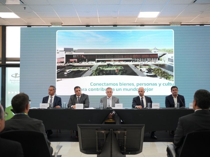 Anuncio de las obras que se iniciarán en el aeropuerto internacional de Tucumán. Anuncio de las obras que se iniciarán en el aeropuerto internacional de Tucumán.