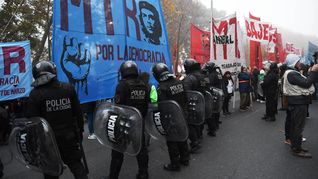 Organizaciones sociales acampan en Retiro para pedir a empresarios que bajen los precios