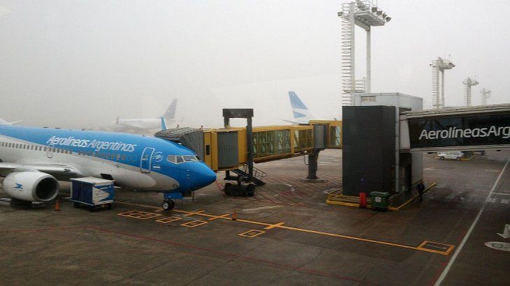 Las tormentas generaron inconvenientes y demoras en los arribos y despegue de los vuelos.