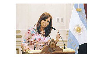 ámbito.com | Cristina de Kirchner convocó oficialmente a sesiones extraordinarias para febrero. Mientraspresentaba ayer el proyecto de circunvalación de Rosario en la Casa Rosada, en Diputadosapuraban la convocatoria para la próxima semana.