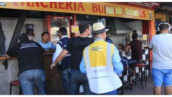 Clausuraron 23 locales y detuvieron a 3 personas durante operativo en Liniers