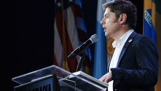 La democracia está en peligro, dijo Kicillof en el homenaje a Pepe Mujica.&nbsp;