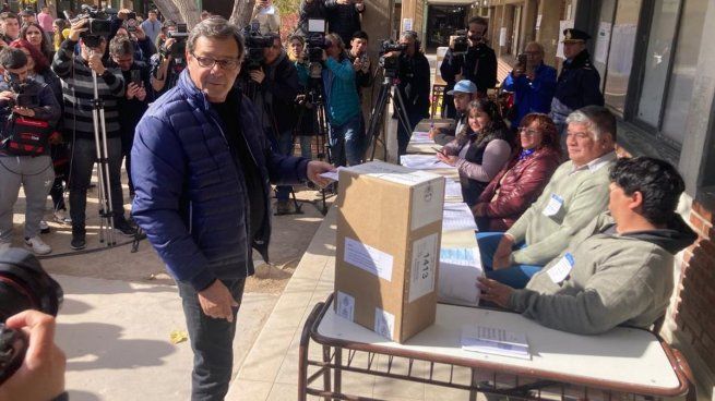 ruben uñac vota elecciones 2023.jpg