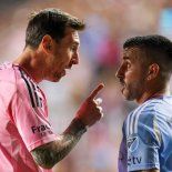 El cruce entre Messi y Moralez El cruce entre Messi y Moralez