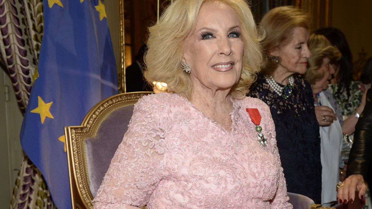 Mirtha Legrand was decorated by the French Embassy with the Legion of Honor