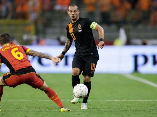 Sneijder:&nbsp;Yo preferí disfrutar de la vida y no me arrepiento. Está bien para mí porque, aun así, mi carrera fue increíble.