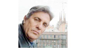ámbito.com | Para el escritor cubano Abilio Estévez, exiliado en Barcelona, «Un narrador debe escribir, humilde y pacientemente, sin pretender hacer carrera política con la literatura».