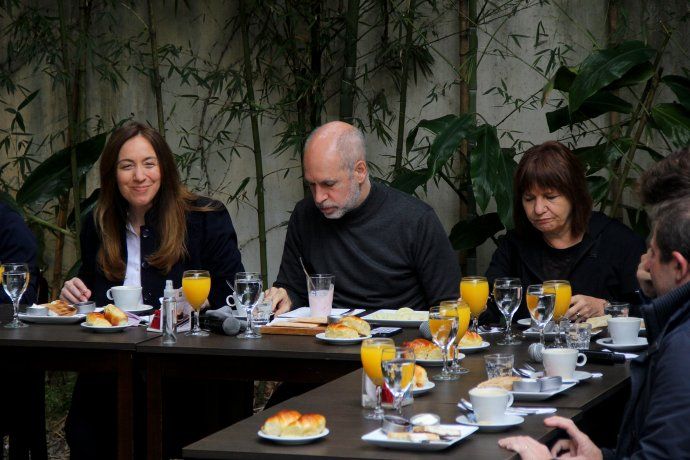 El desayuno de los candidatos de Juntos, junto al Jefe de Gobierno de la Ciudad de Buenos Aires, Horacio Rodriguez Larreta, y Patricia Bullrich, presidenta del PRO.