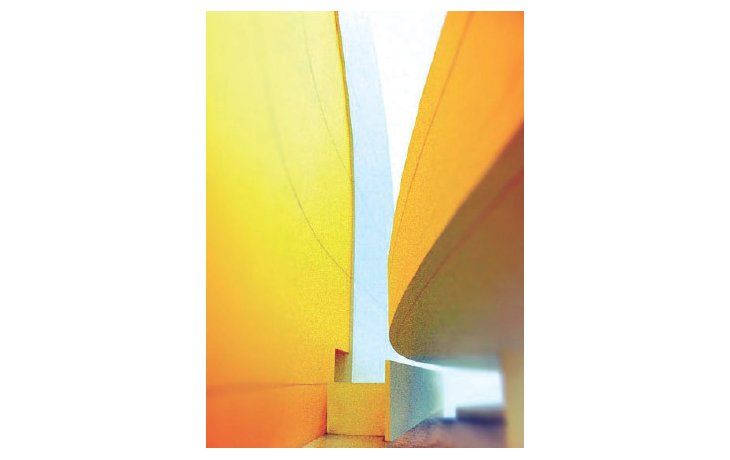 ámbito.com | Ejemplos. Arriba, pictórica foto de la serie “Volúmenes vacíos”, y al lado, una de las obras a las que Miño imprime ilusión de movimiento.