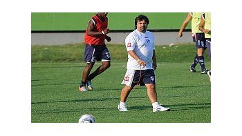 Caruso Lombardi se convirtió en el nuevo DT de Quilmes. Reemplazará a Leonardo Madelón.