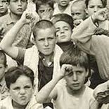 Los 500 niños españoles que escapan de la Guerra Civil en su país llegan en 1937 a la estación Colonia en la Ciudad de México. Los 500 niños españoles que escapan de la Guerra Civil en su país llegan en 1937 a la estación Colonia en la Ciudad de México.