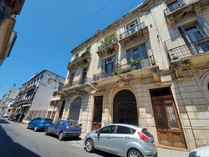 Frente del inmueble histórico y área de ingreso por la calle México: el Pasaje tiene varias direcciones (Foto Gentileza: Inmobiliaria REM) Frente del inmueble histórico y área de ingreso por la calle México: el Pasaje tiene varias direcciones (Foto Gentileza: Inmobiliaria REM)