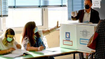 italia: primer dia de votacion en comicios regionales cerro con 40% de participacion
